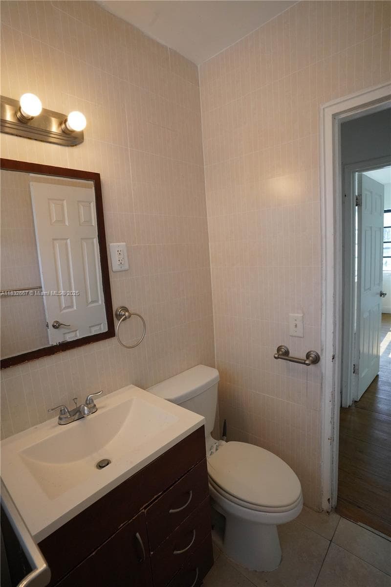 8321 Crespi Blvd, Miami Beach FL 33141 — 31