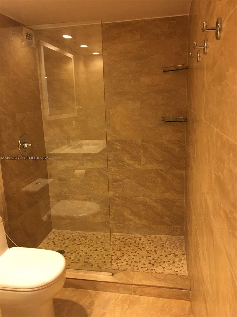 5700 Collins Ave # 6J, Miami Beach FL 33140 — 23
