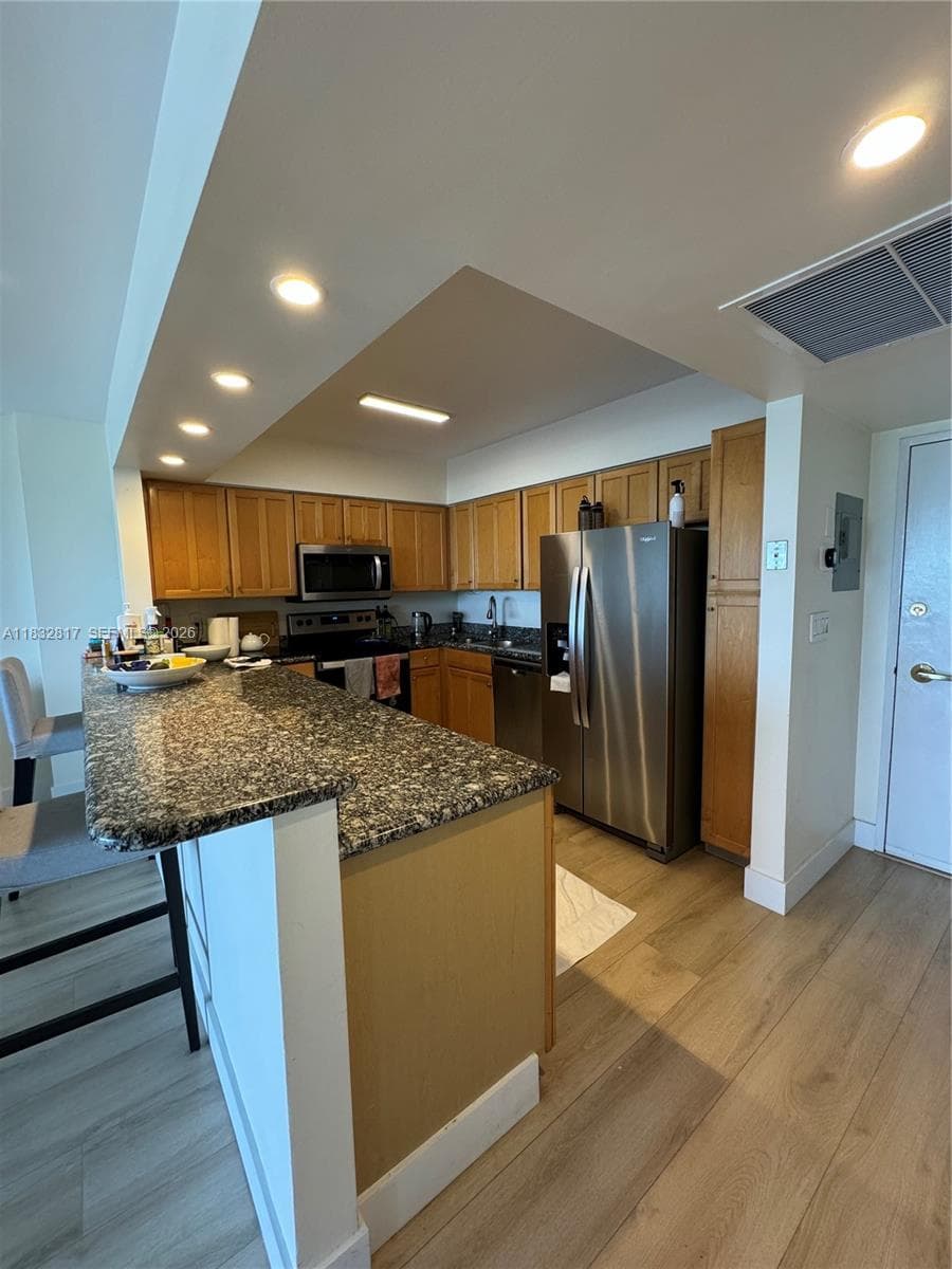 5700 Collins Ave # 6J, Miami Beach FL 33140 — 17