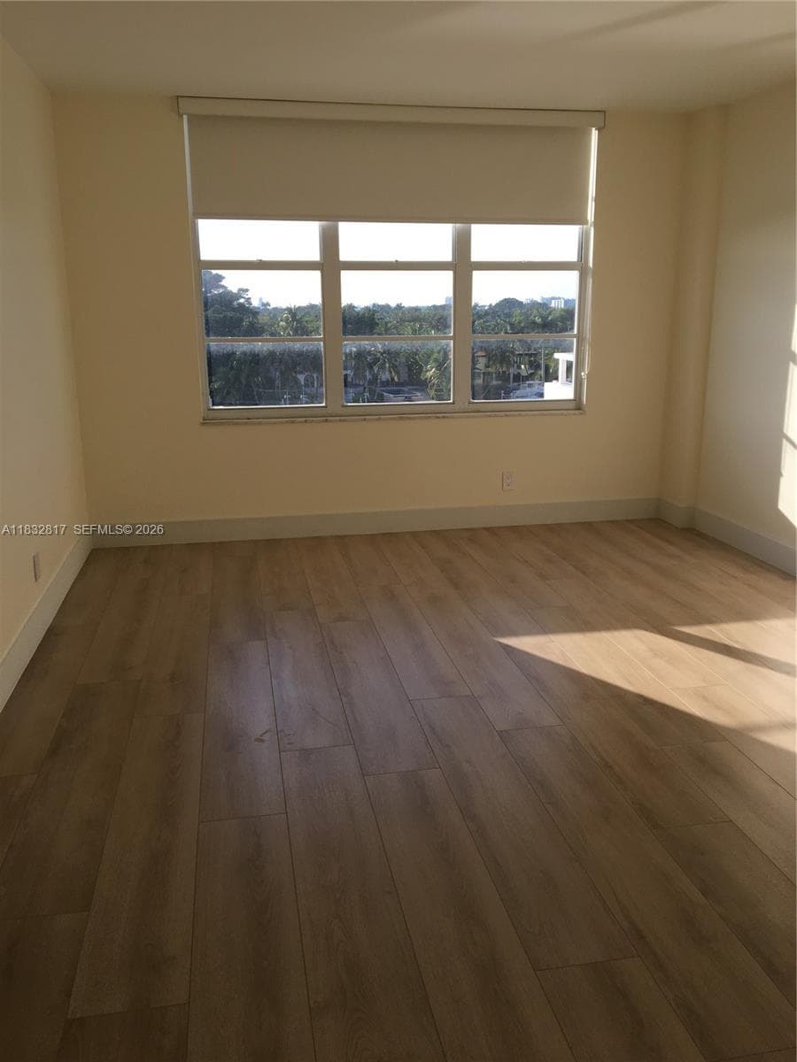 5700 Collins Ave # 6J, Miami Beach FL 33140 — 24