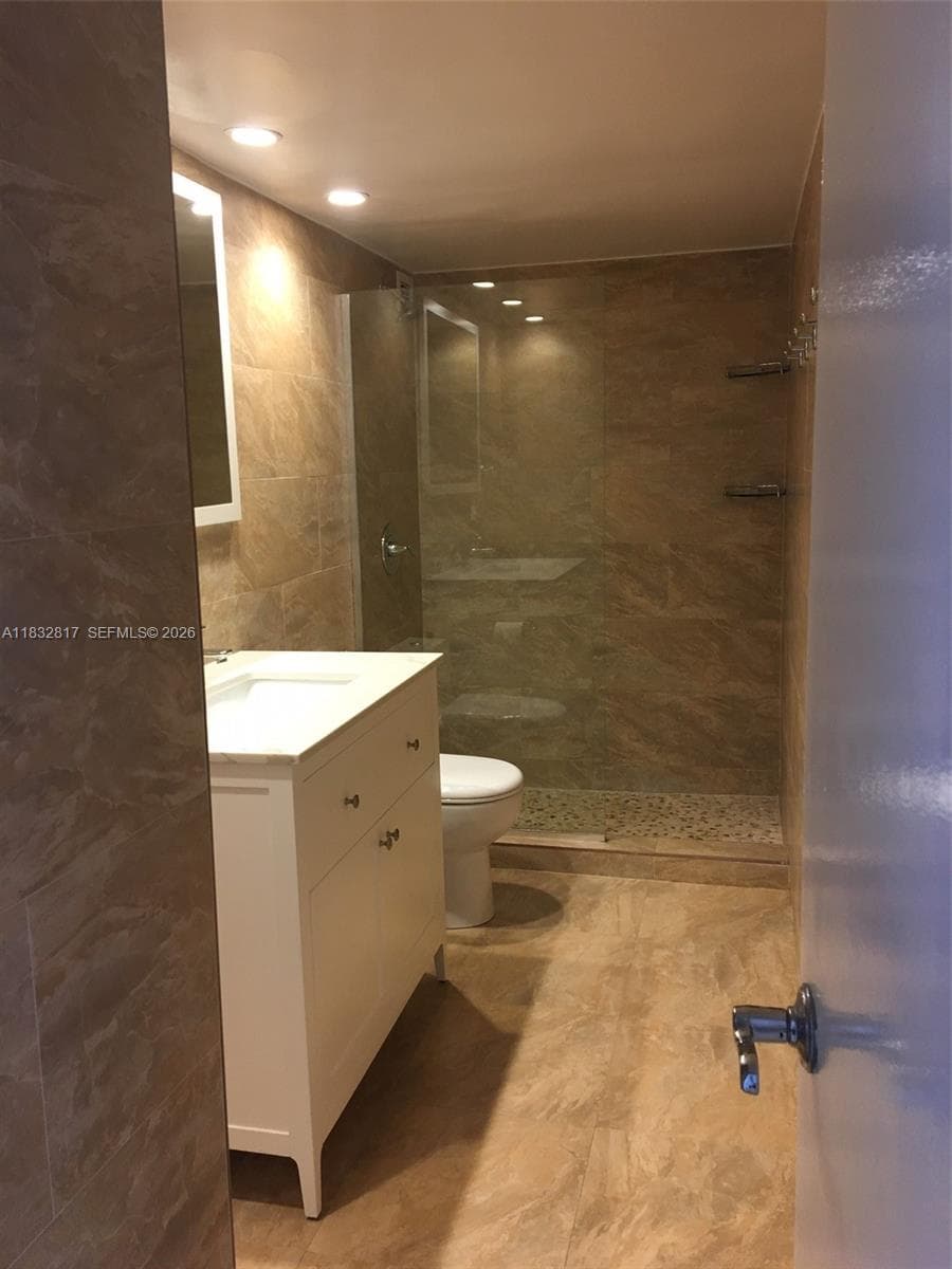 5700 Collins Ave # 6J, Miami Beach FL 33140 — 21