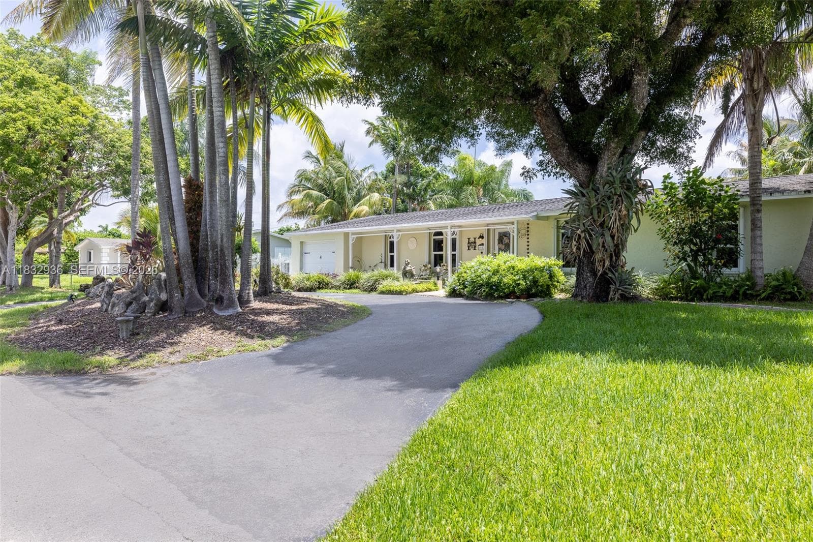 19521 SW 128th Ct, Miami FL 33177 — 27