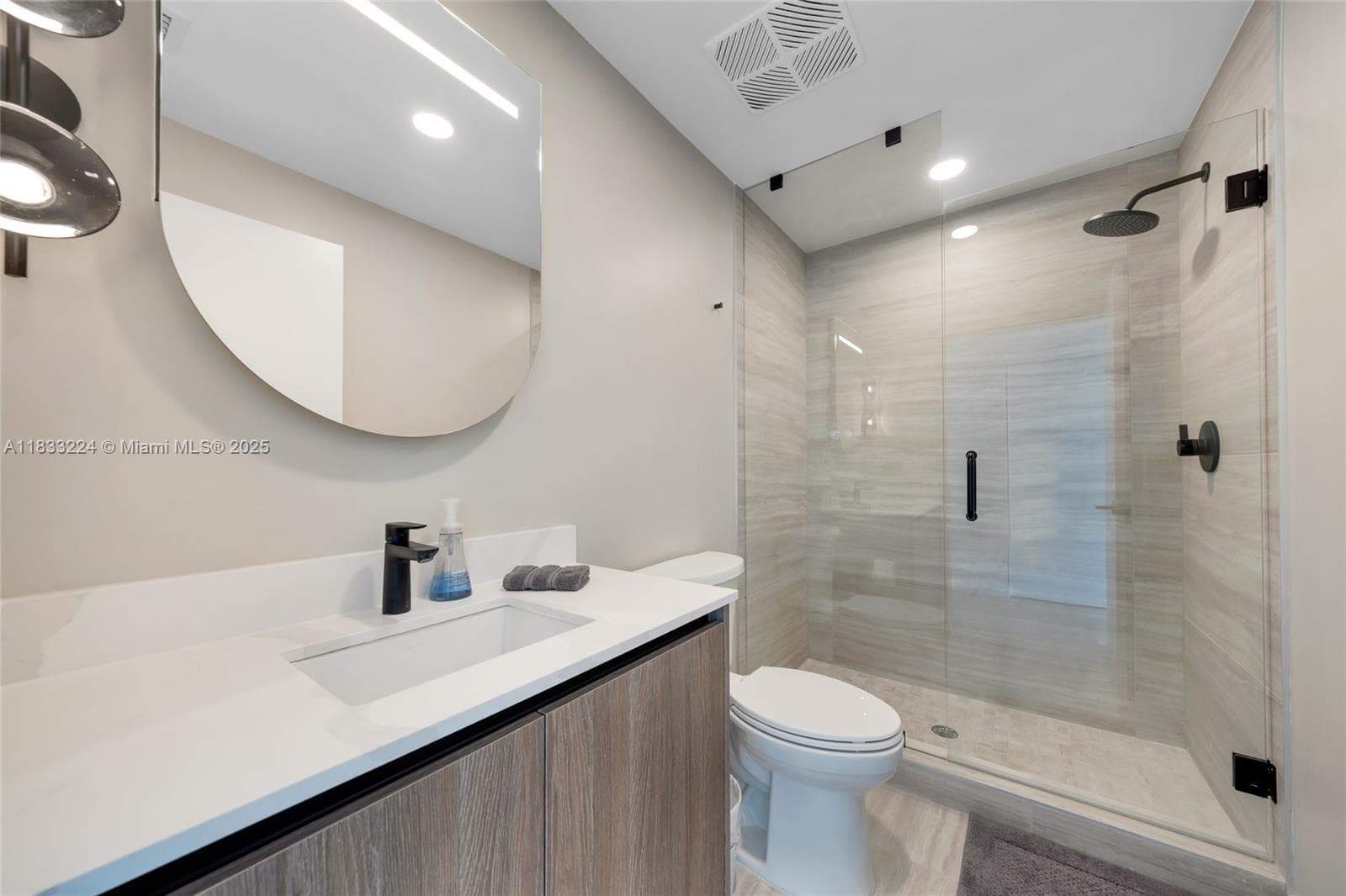 580 72 # 910, Miami Beach FL 331441 — 52