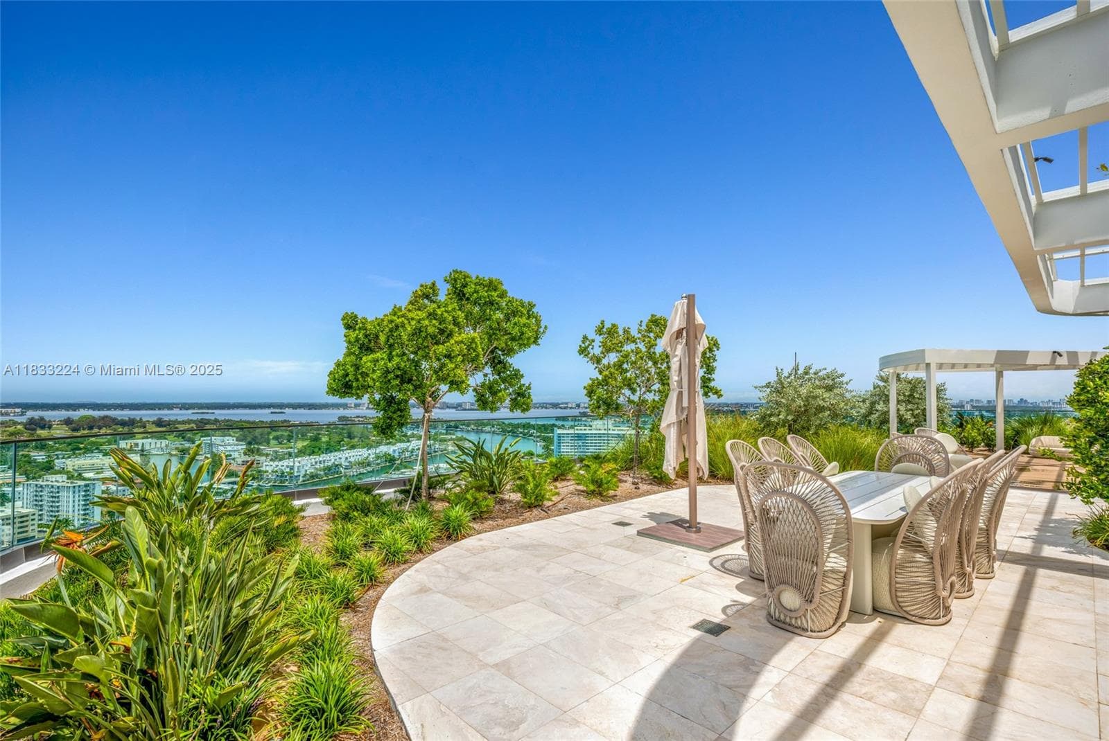 580 72 # 910, Miami Beach FL 331441 — 10