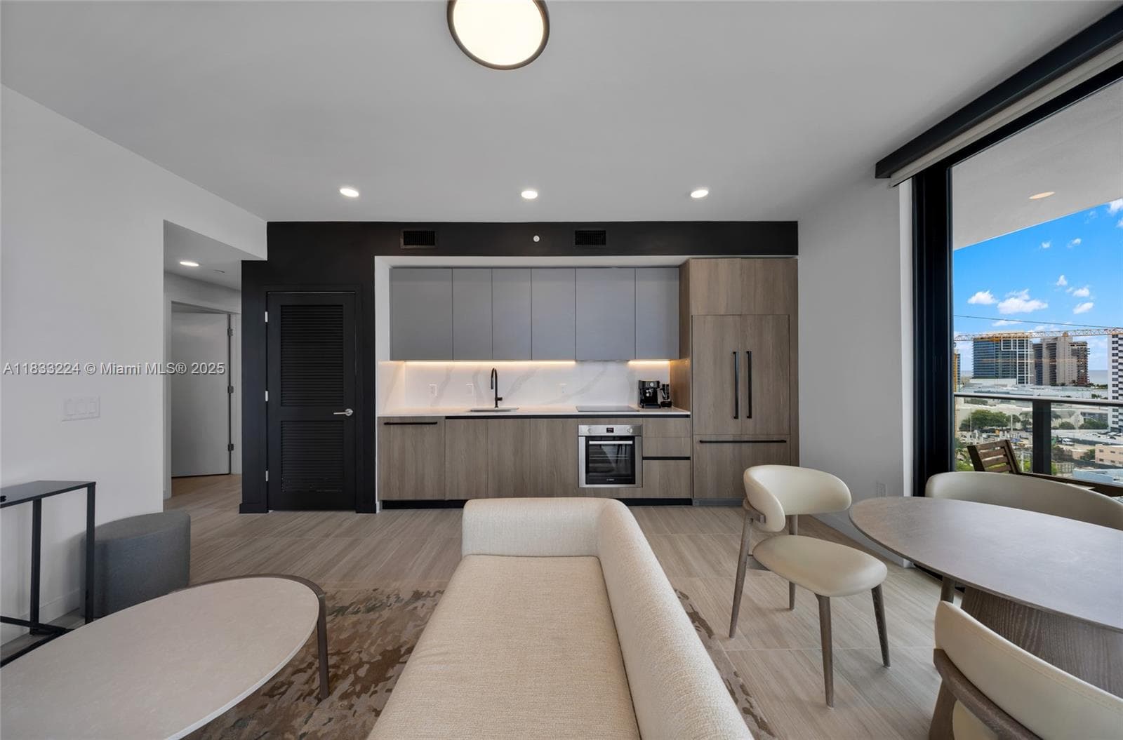 580 72 # 910, Miami Beach FL 331441 — 25