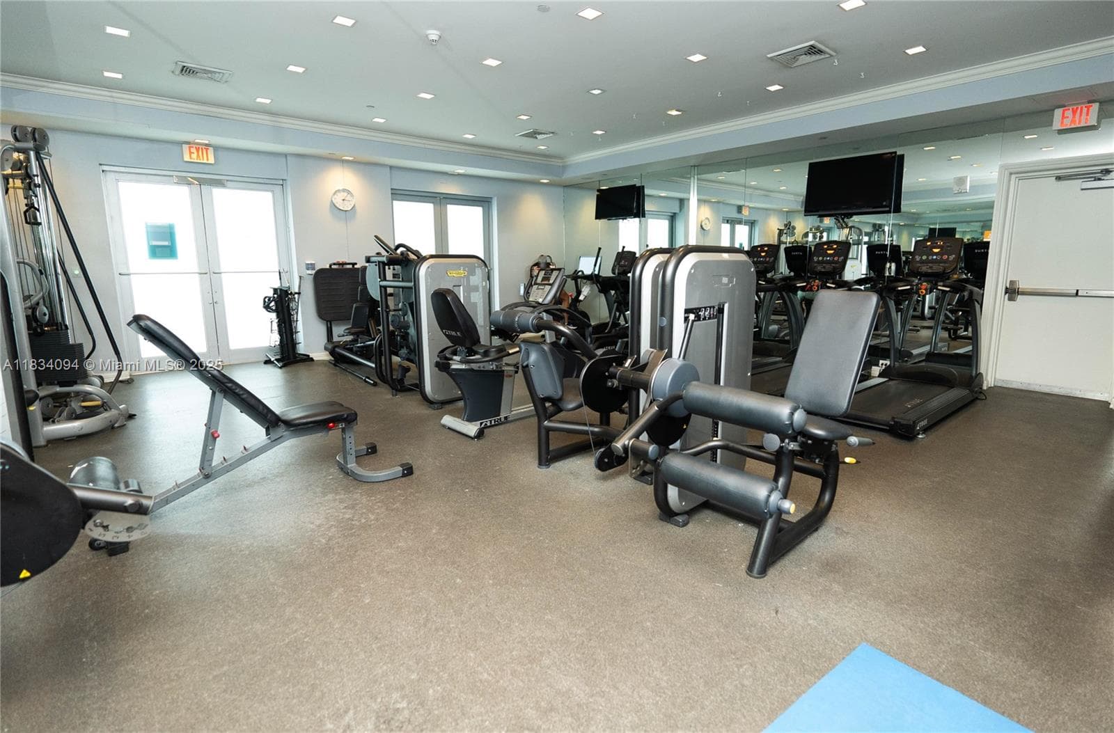 150 Sunny Isles Blvd, Sunny Isles Beach FL 33160 — 17