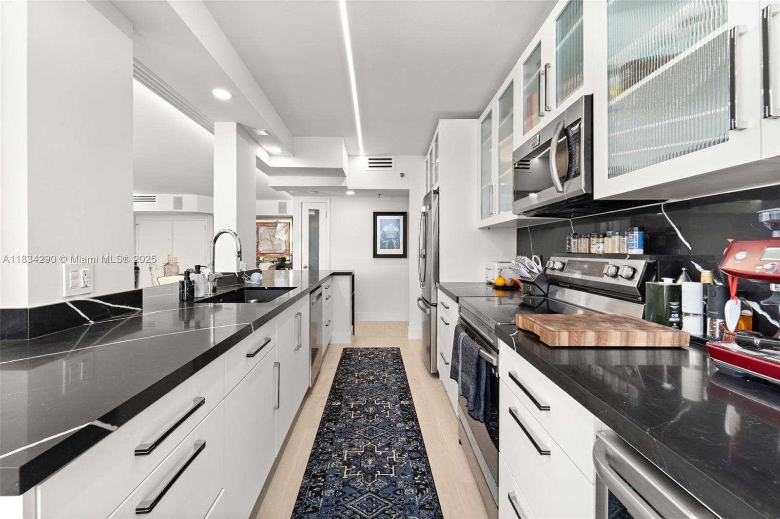 9 Island Ave # 406, Miami Beach FL 33139 — 11
