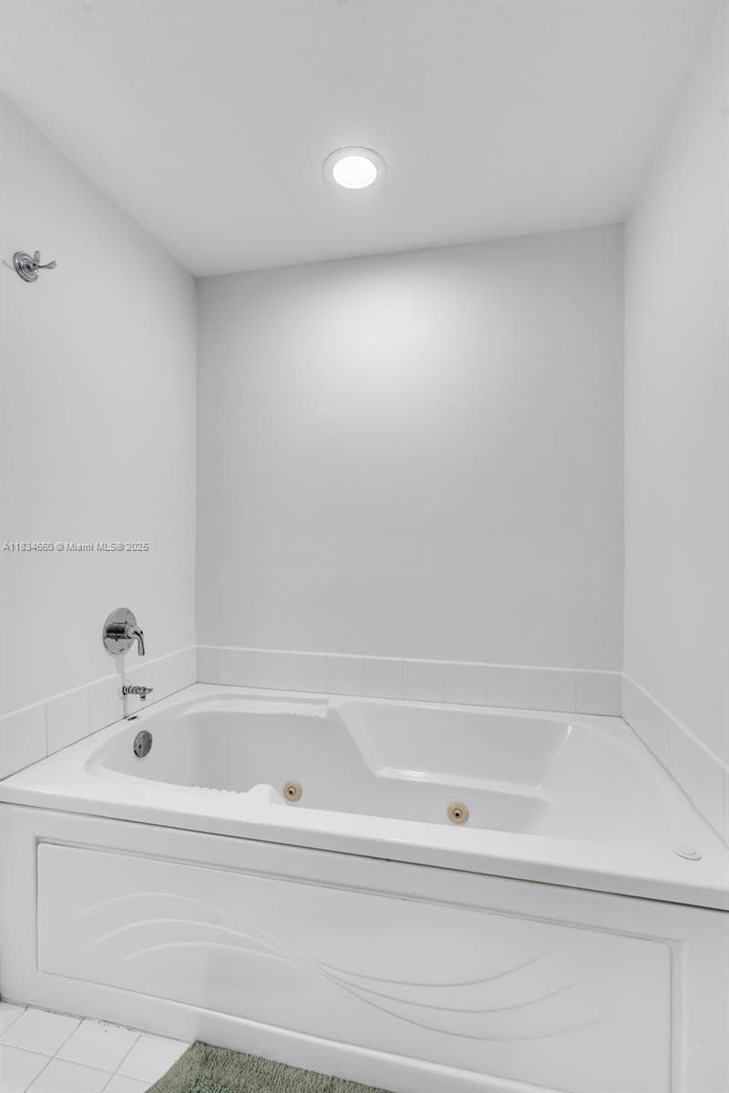 18100 N Bay Rd # 709, Sunny Isles Beach FL 33160 — 16