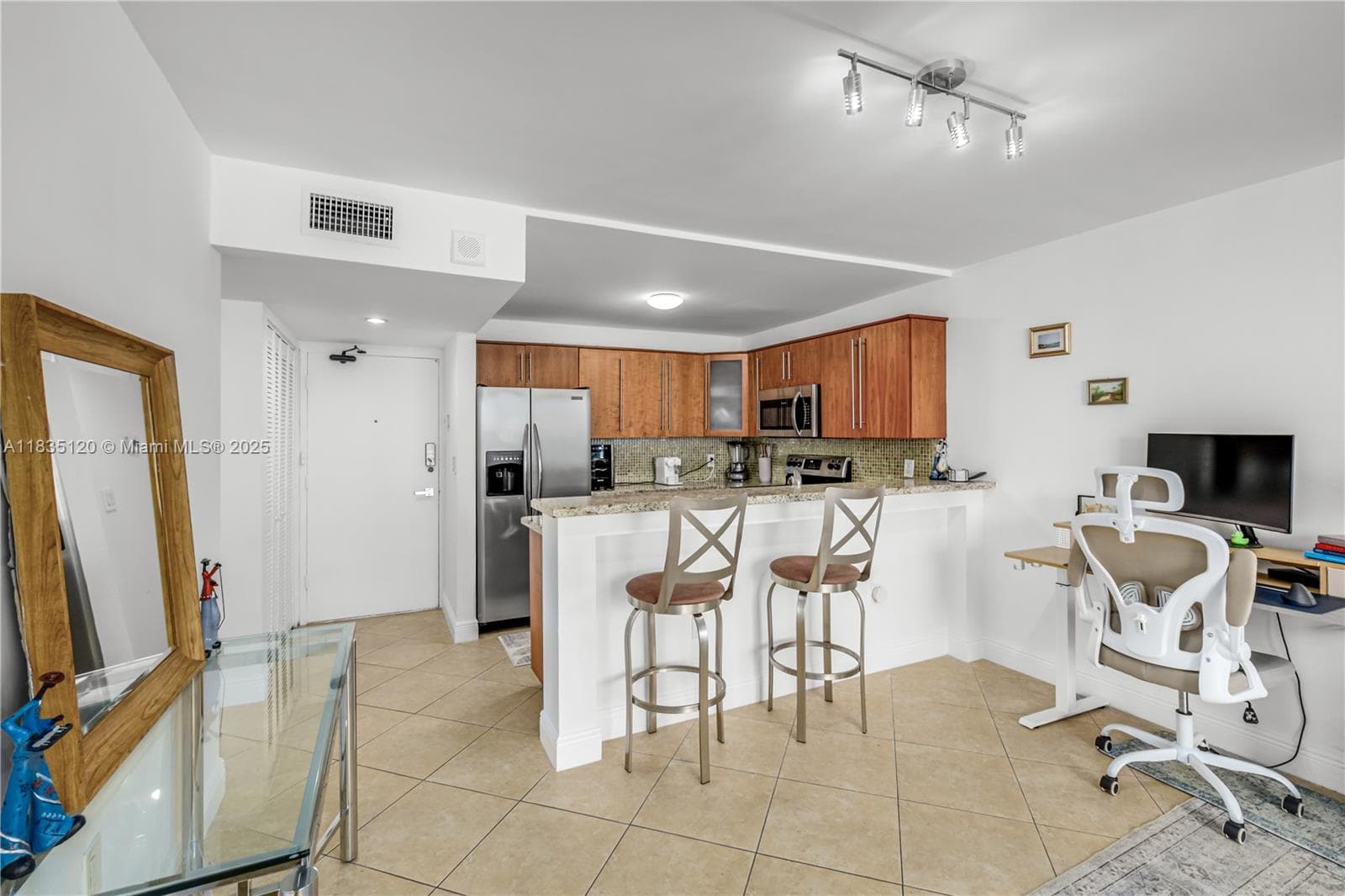 401 Ocean Dr # 1024, Miami Beach FL 33139 — 16