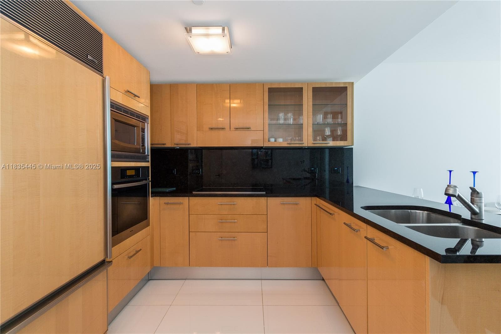 6801 Collins Ave # 1415, Miami Beach FL 33141 — 6