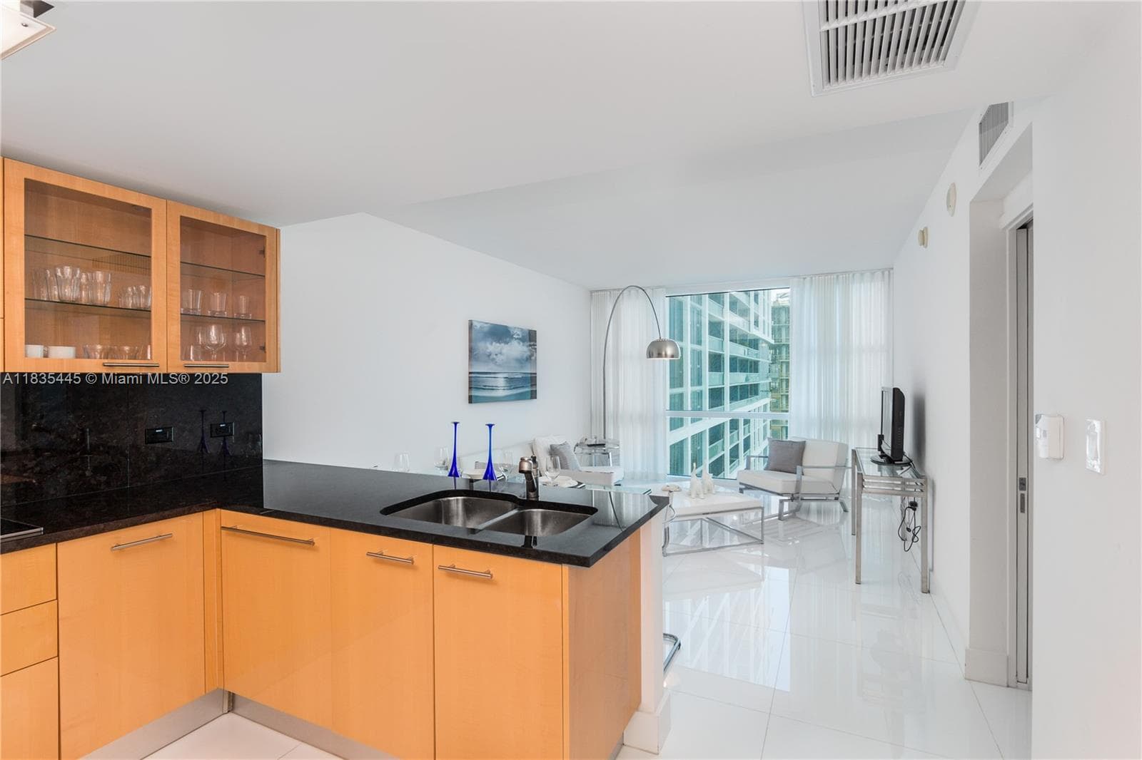 6801 Collins Ave # 1415, Miami Beach FL 33141 — 3