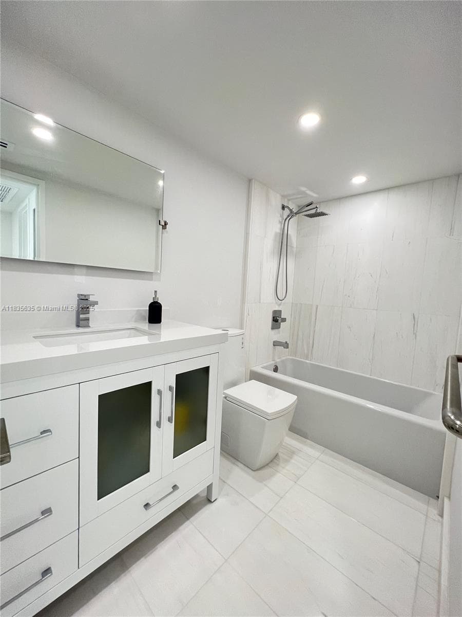 5700 Collins Ave # 16B, Miami Beach FL 33140 — 8