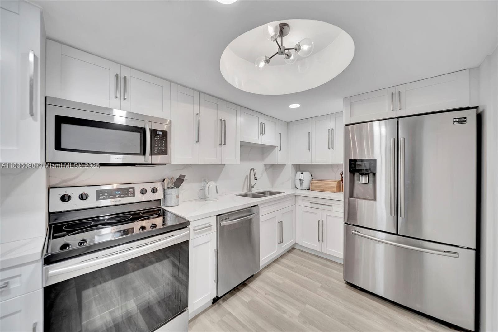 5005 Collins Ave # 815, Miami Beach FL 33140 — 7