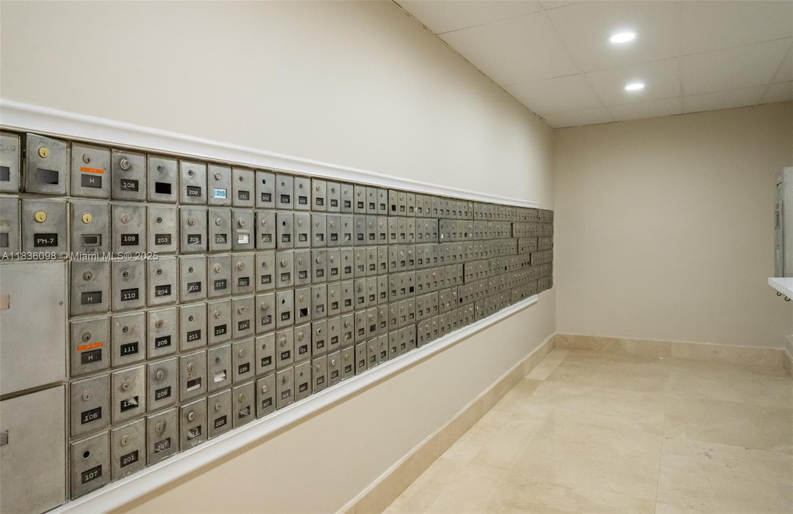 5005 Collins Ave # 815, Miami Beach FL 33140 — 34