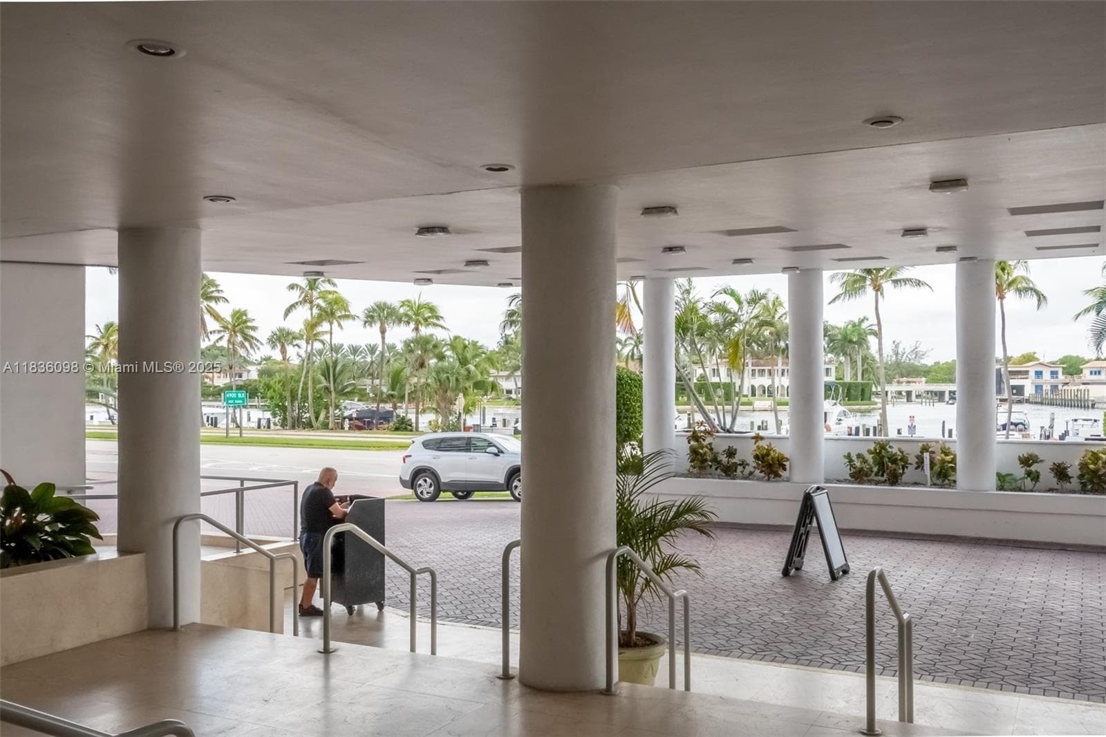 5005 Collins Ave # 815, Miami Beach FL 33140 — 33