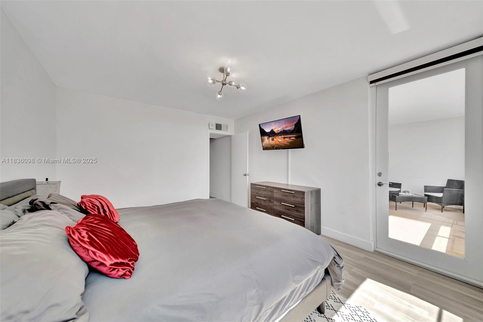 5005 Collins Ave # 815, Miami Beach FL 33140 — 11