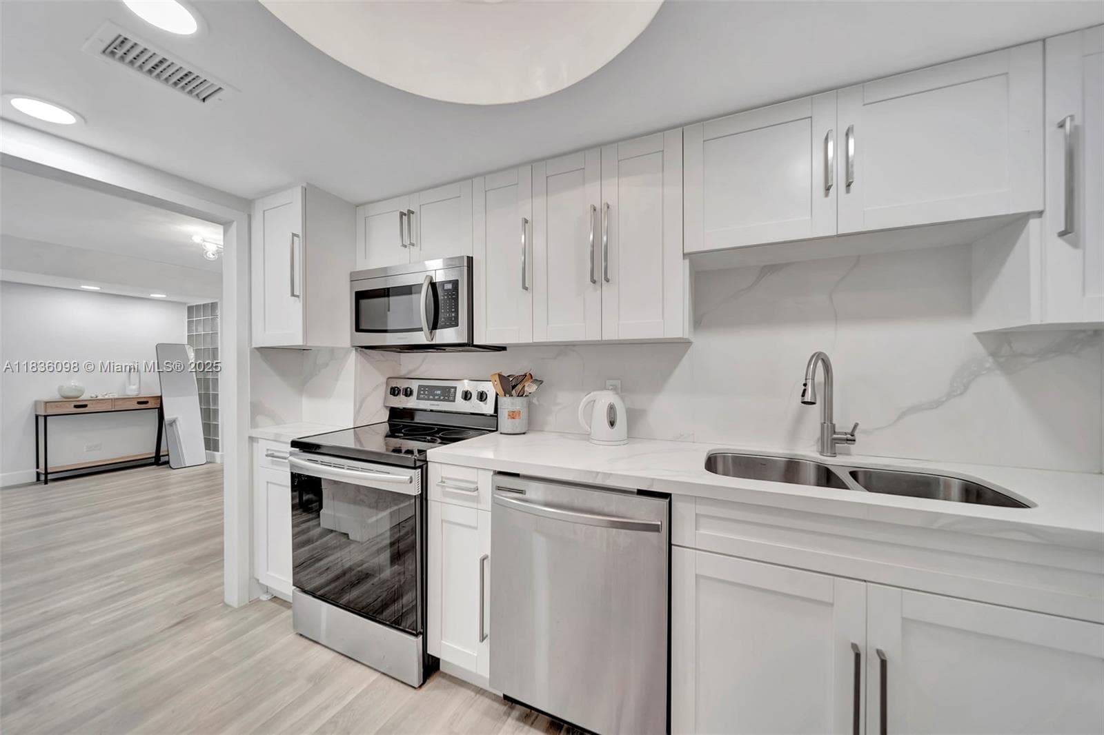 5005 Collins Ave # 815, Miami Beach FL 33140 — 8