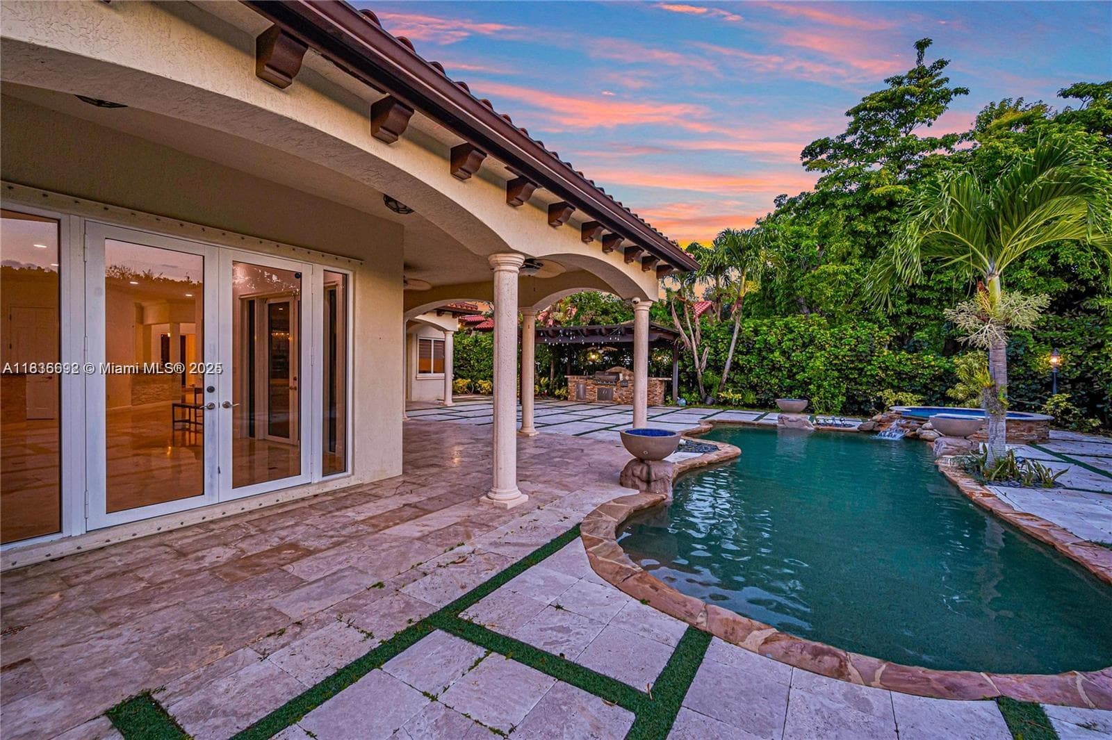 13400 SW 83rd Ave, Pinecrest FL 33156 — 40