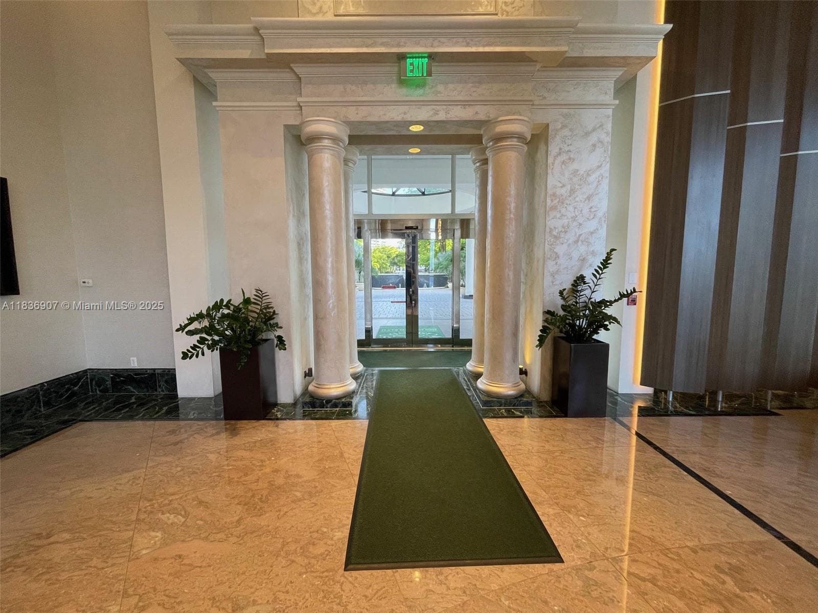 3000 Island Blvd # 1103, Aventura FL 33160 — 43
