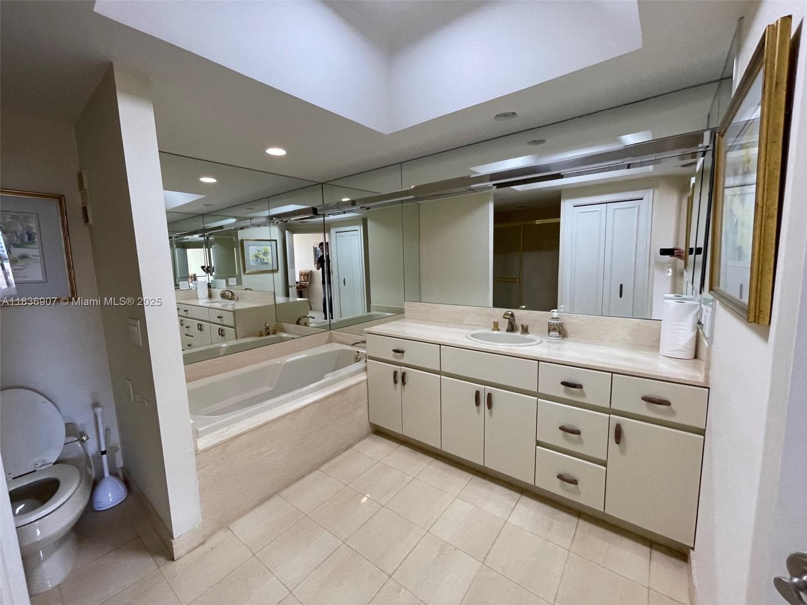 3000 Island Blvd # 1103, Aventura FL 33160 — 26