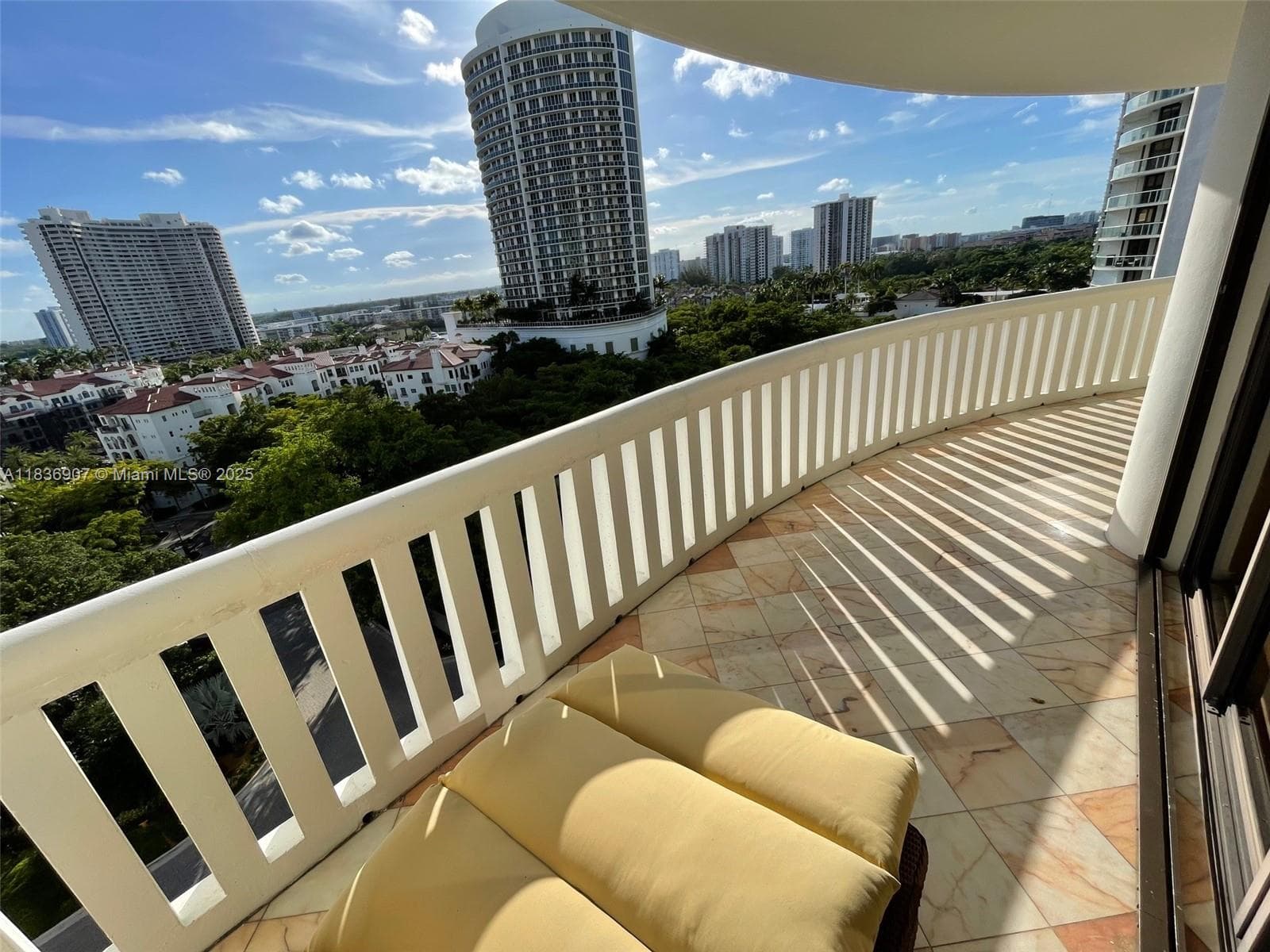 3000 Island Blvd # 1103, Aventura FL 33160 — 32