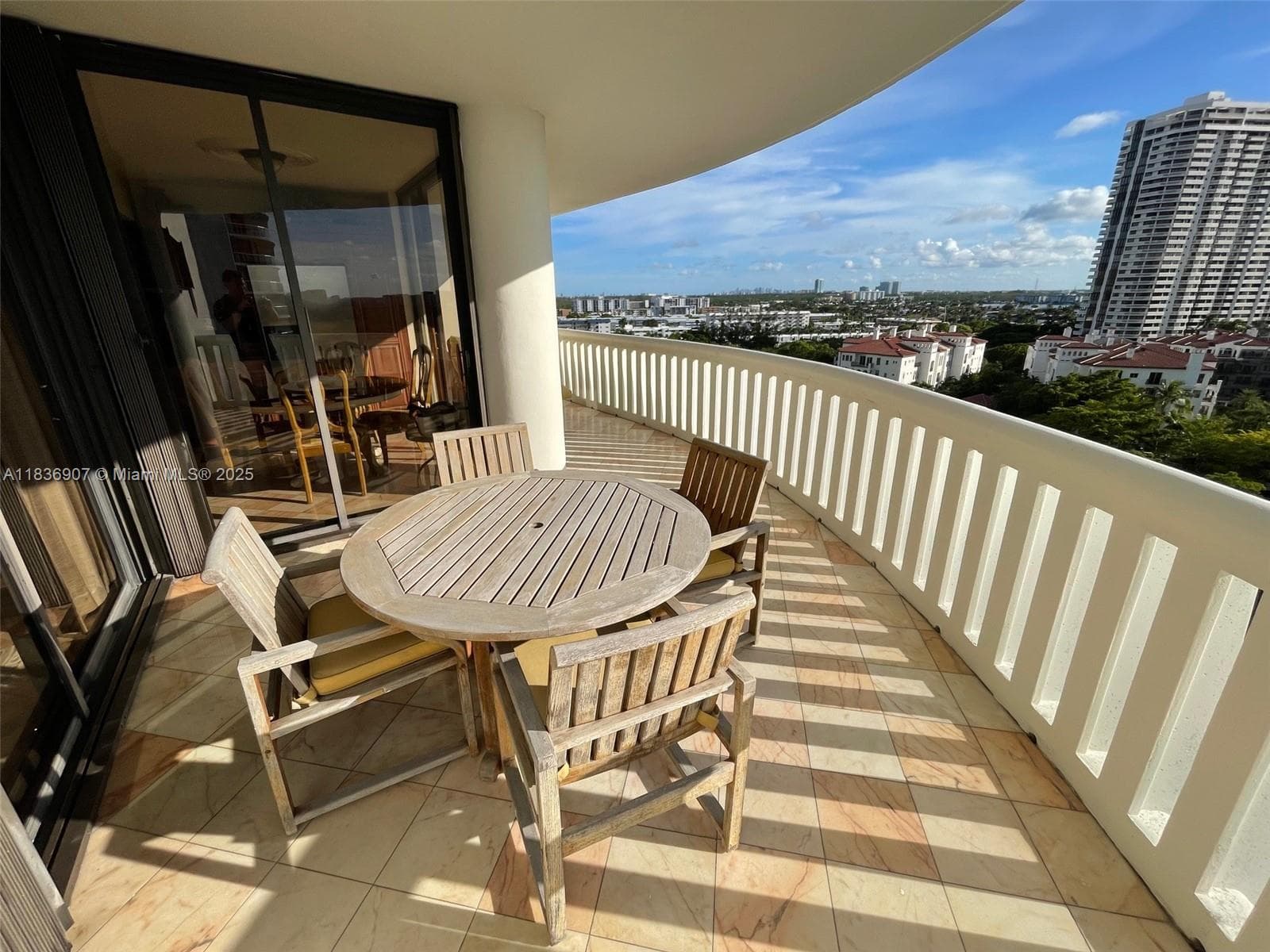 3000 Island Blvd # 1103, Aventura FL 33160 — 35