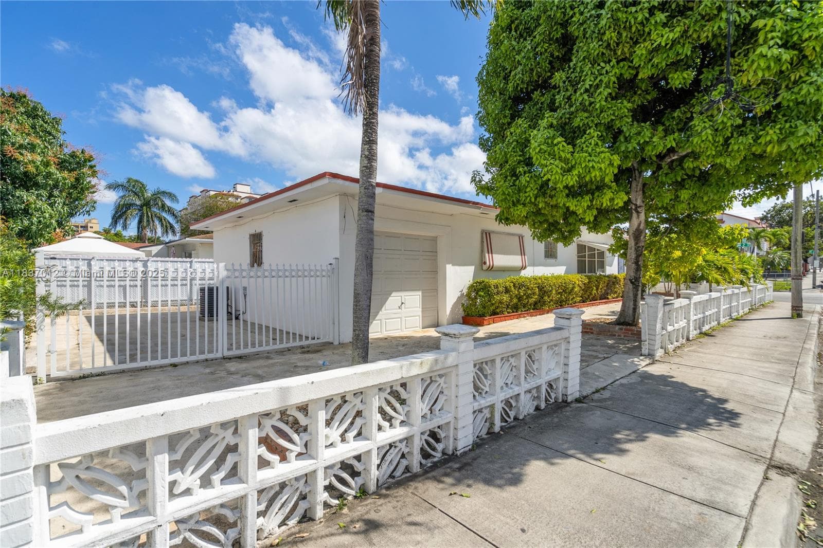 201 NW 14th Ave, Miami FL 33125 — 3