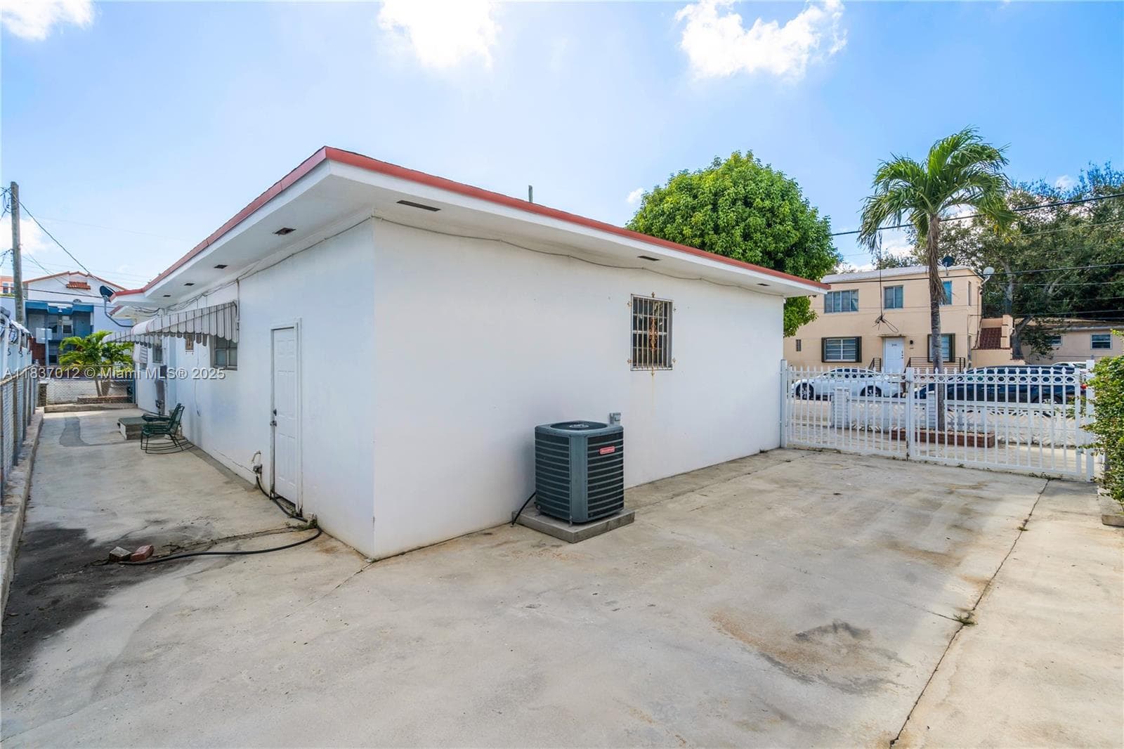 201 NW 14th Ave, Miami FL 33125 — 5