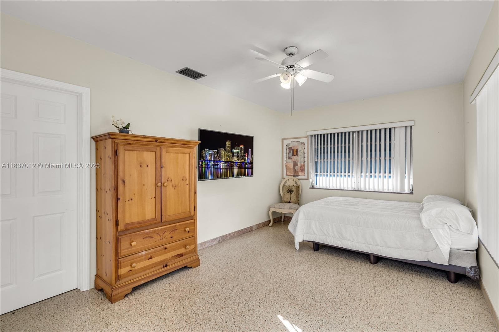 201 NW 14th Ave, Miami FL 33125 — 14