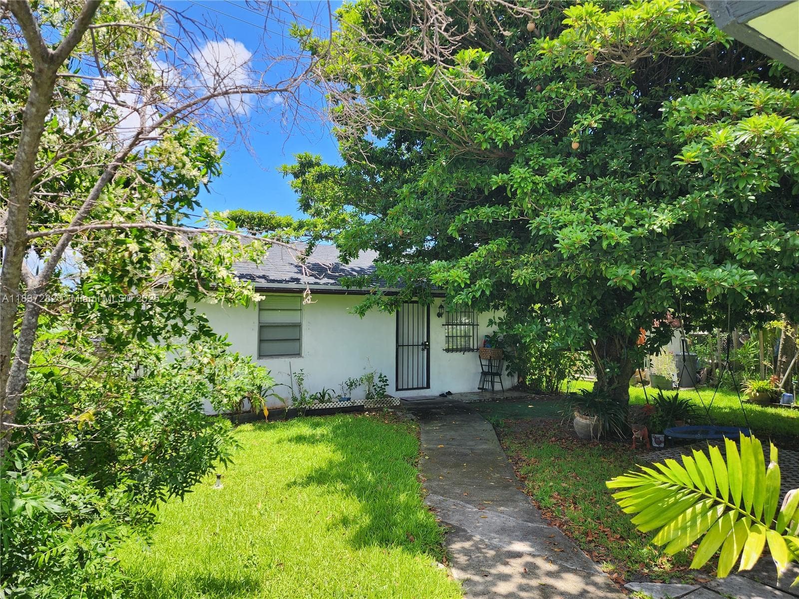 3521 E 8th Ave, Hialeah FL 33013 — 52