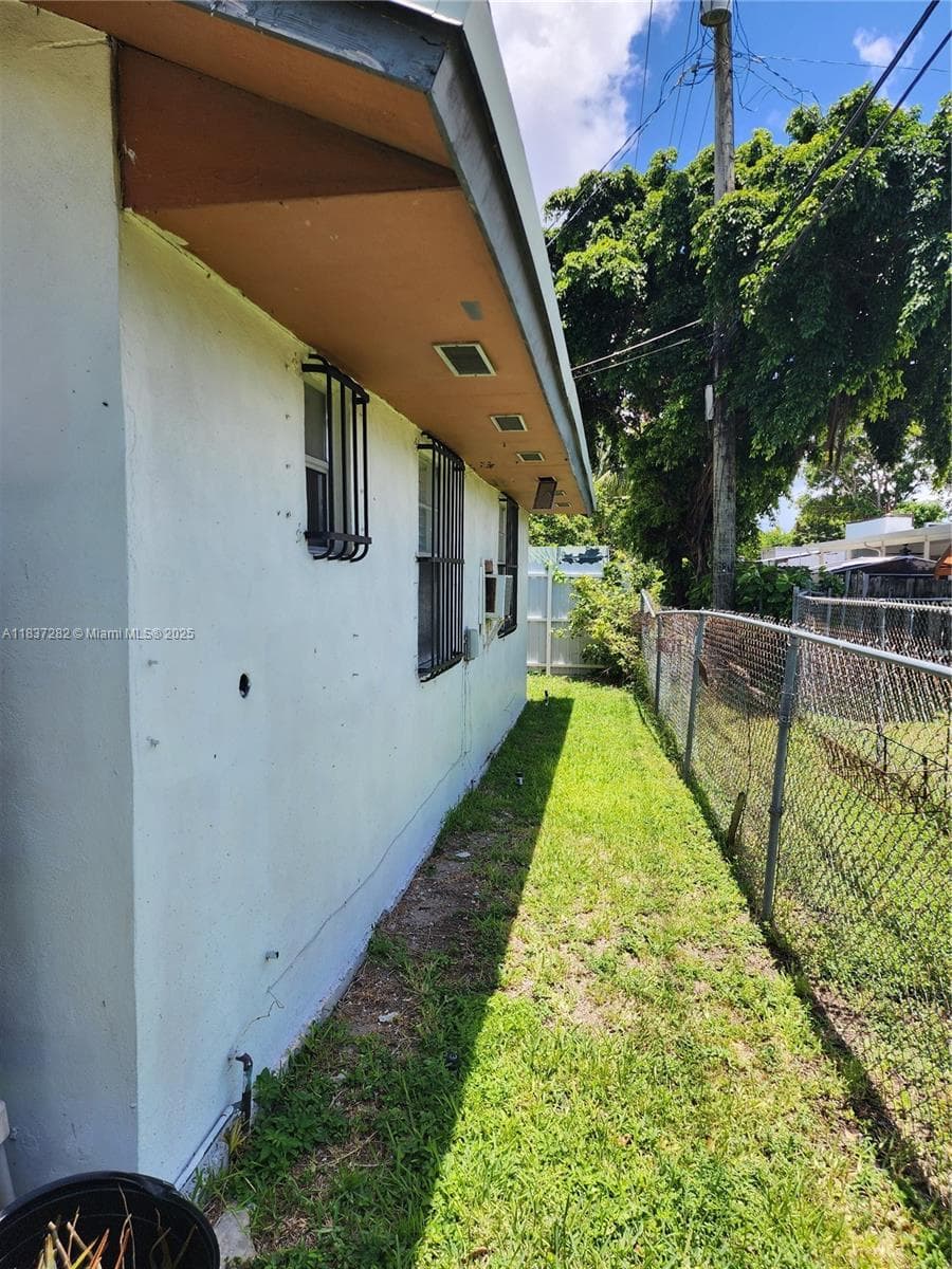 3521 E 8th Ave, Hialeah FL 33013 — 60