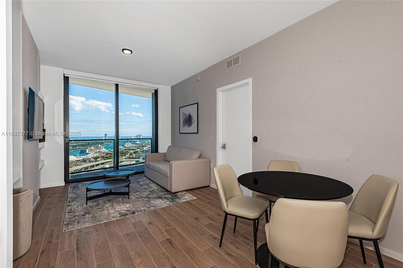 398 NE 5th St # 3711, Miami FL 33132 — 10