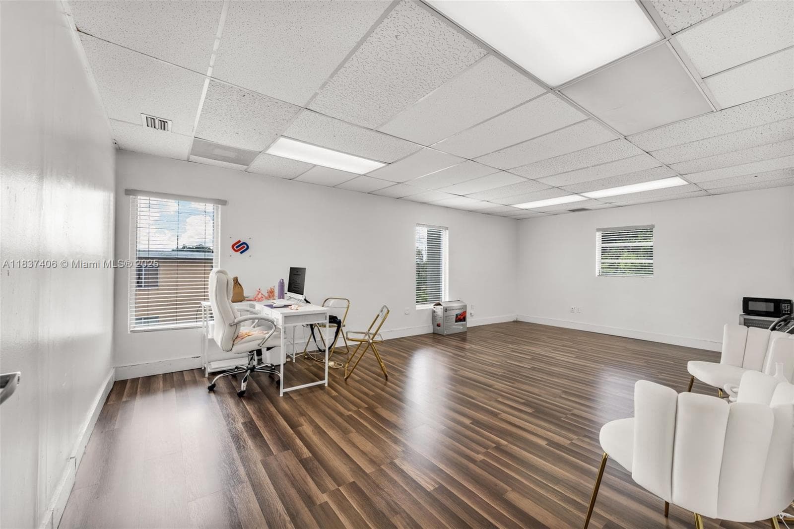516 NW 57th Ave, Miami FL 33126 — 9