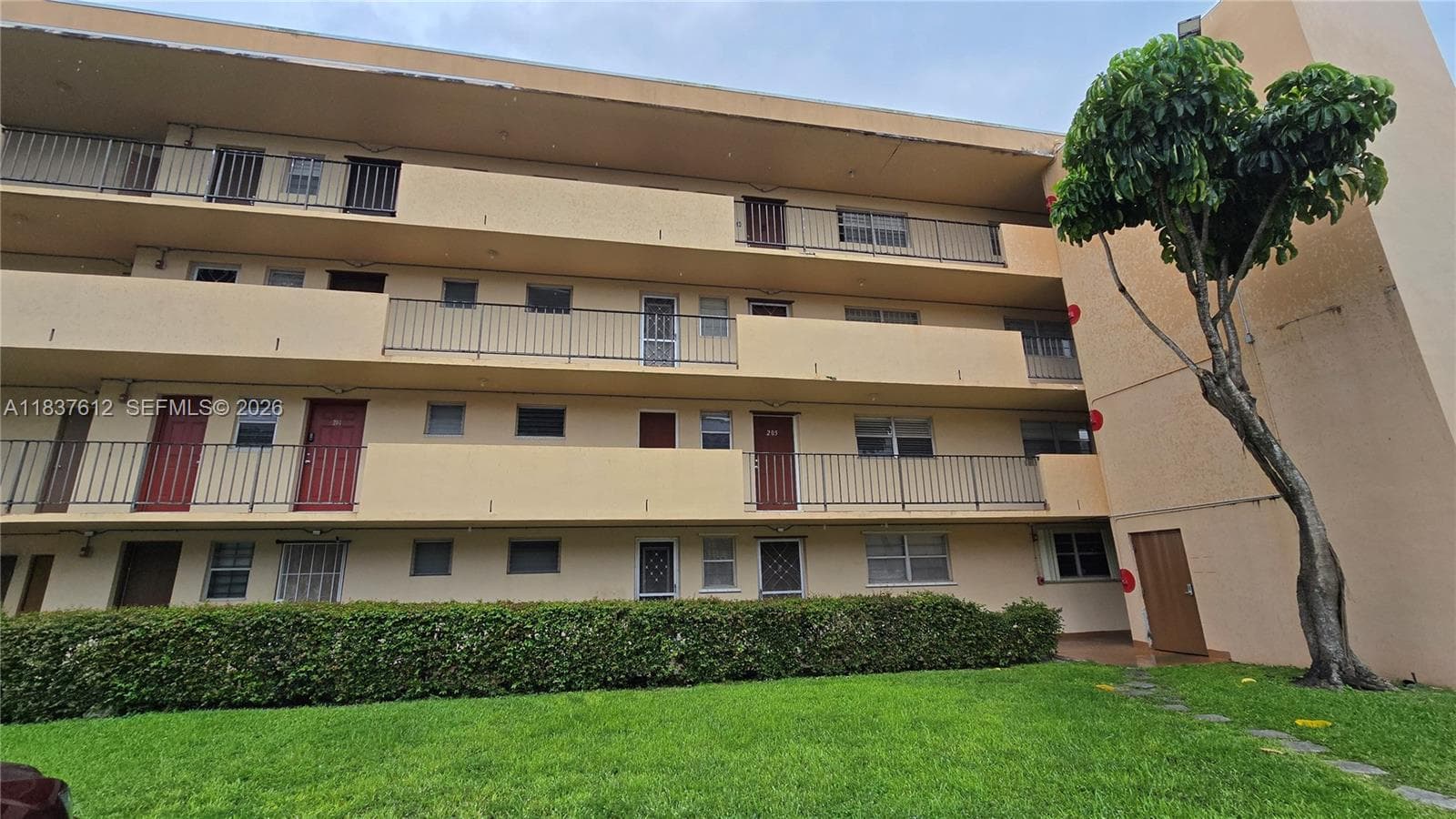 1450 NE 191st St # 106, Miami FL 33179 — 1