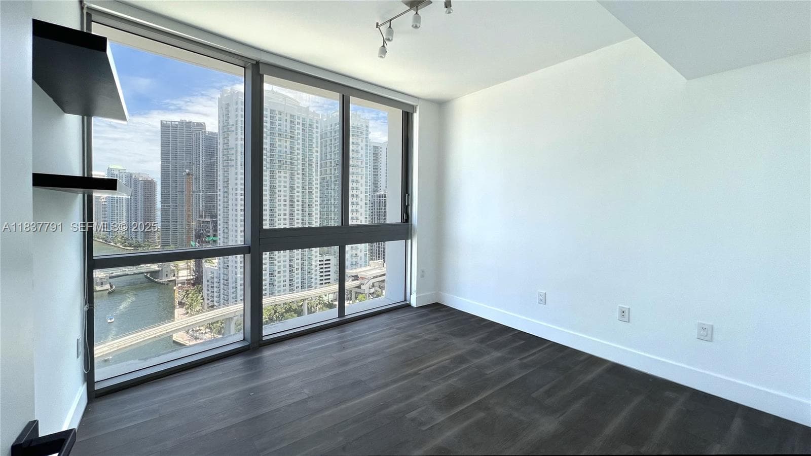 350 S Miami Ave # 2401, Miami FL 33130 — 7