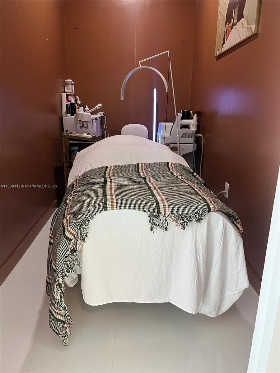 Confidentially NE 7 TH AVE, Miami FL 33161 — 16