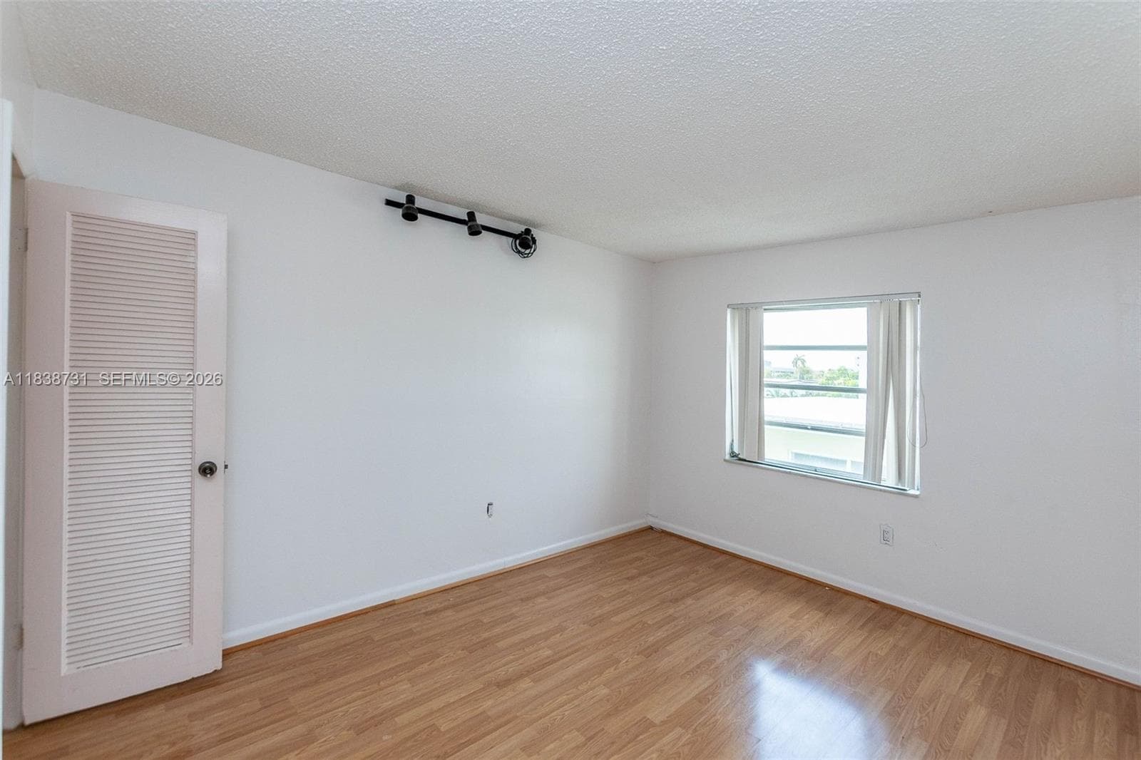 3862 NE 171st St # B, North Miami Beach FL 33160 — 27