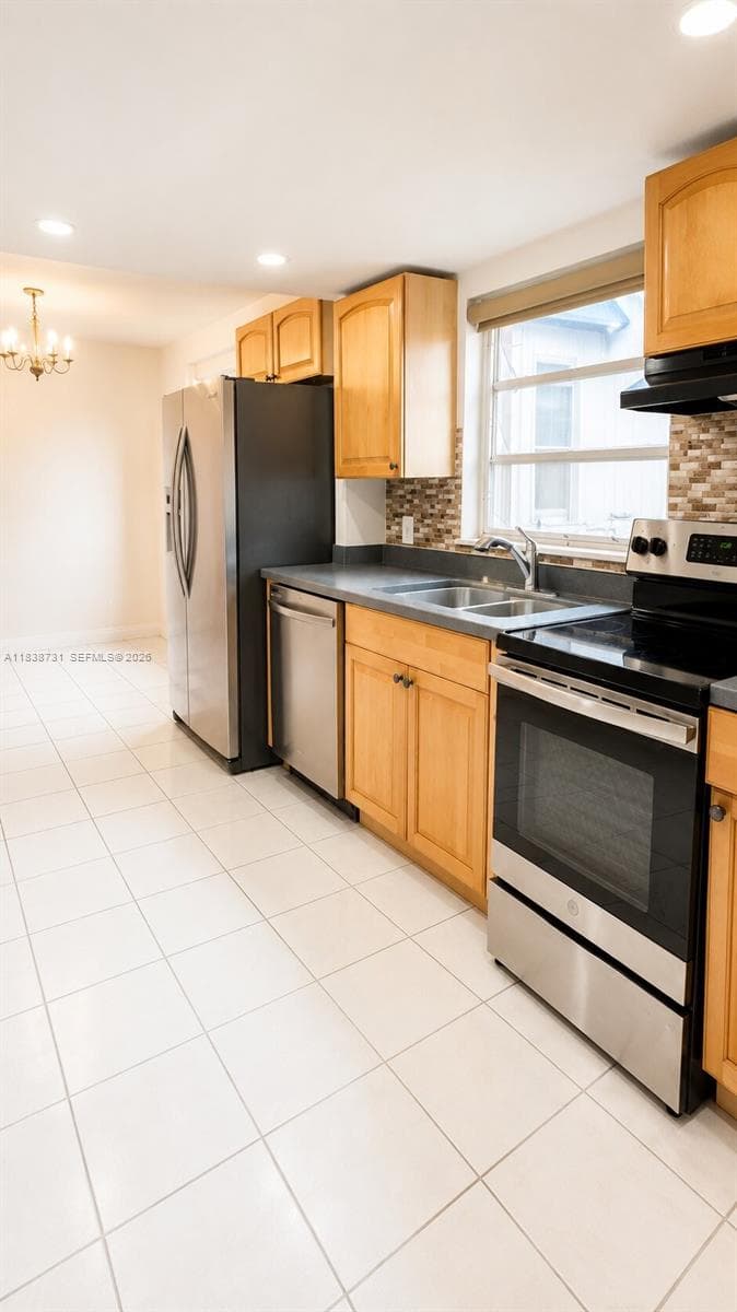 3862 NE 171st St # B, North Miami Beach FL 33160 — 15