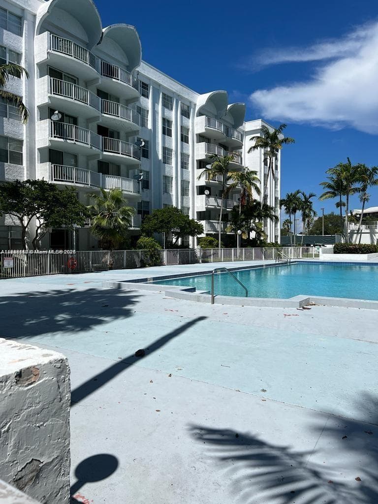 498 NW 165th St Rd # 407, Miami FL 33169 — 13