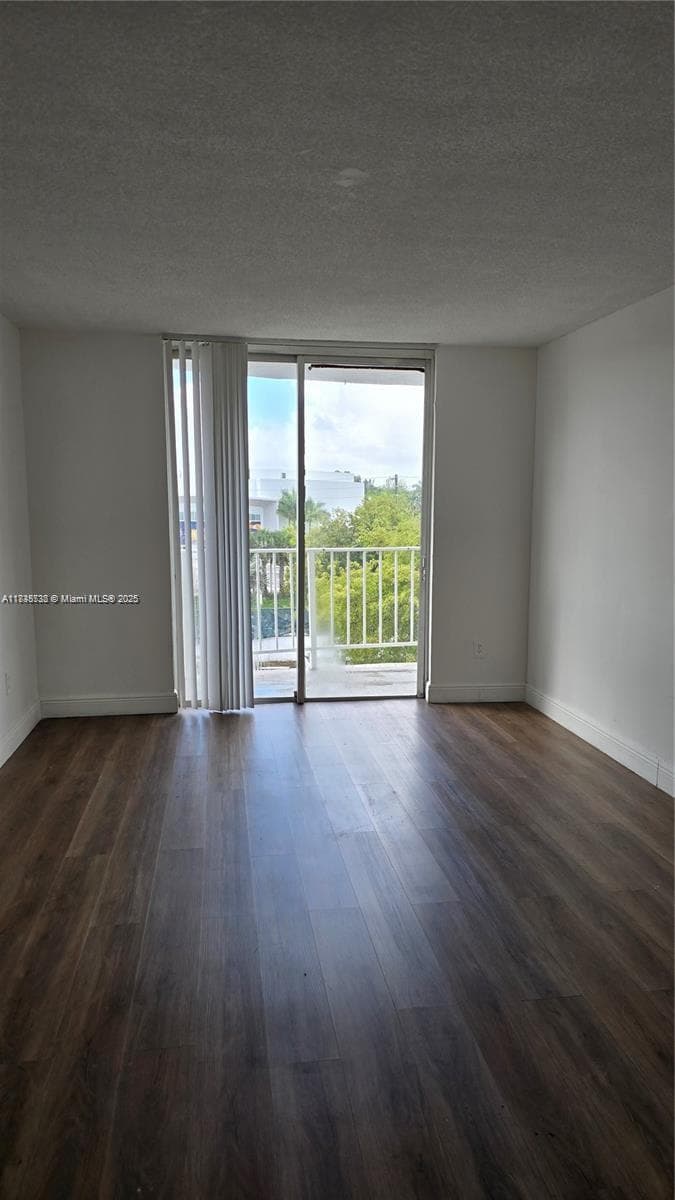 498 NW 165th St Rd # 407, Miami FL 33169 — 3
