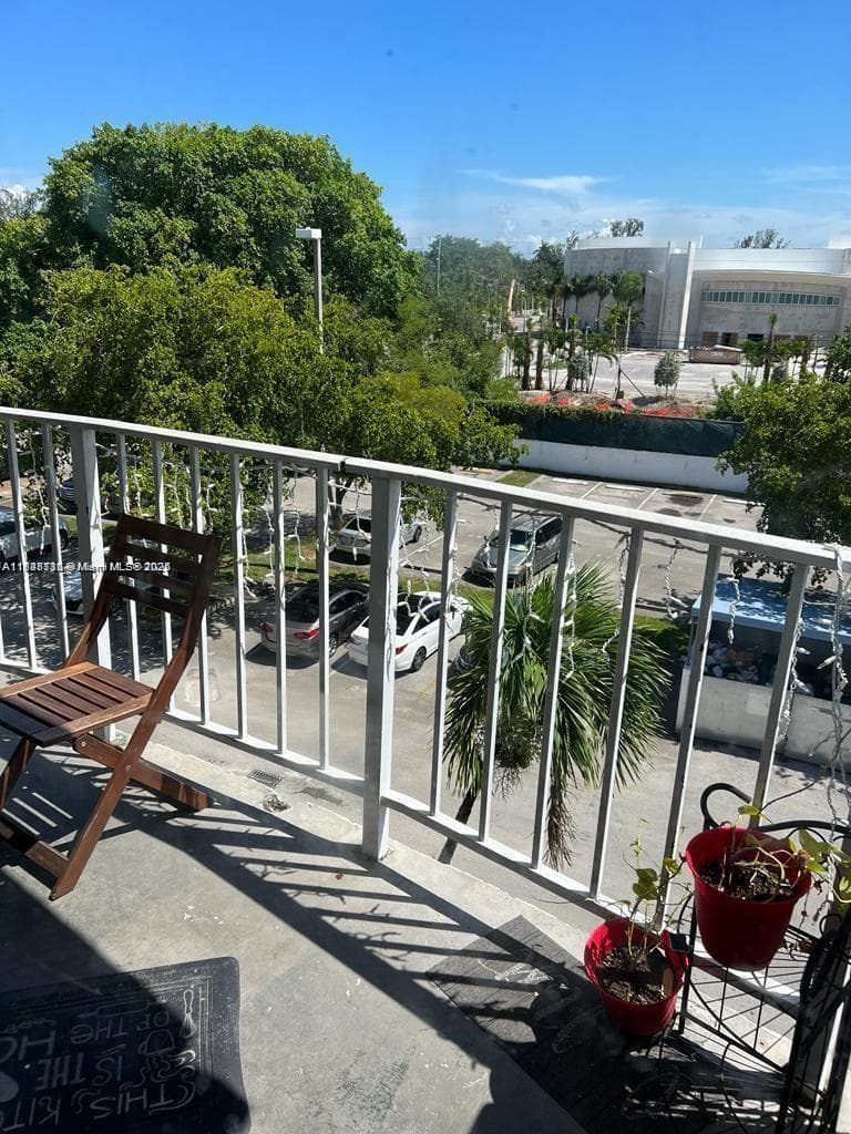 498 NW 165th St Rd # 407, Miami FL 33169 — 10