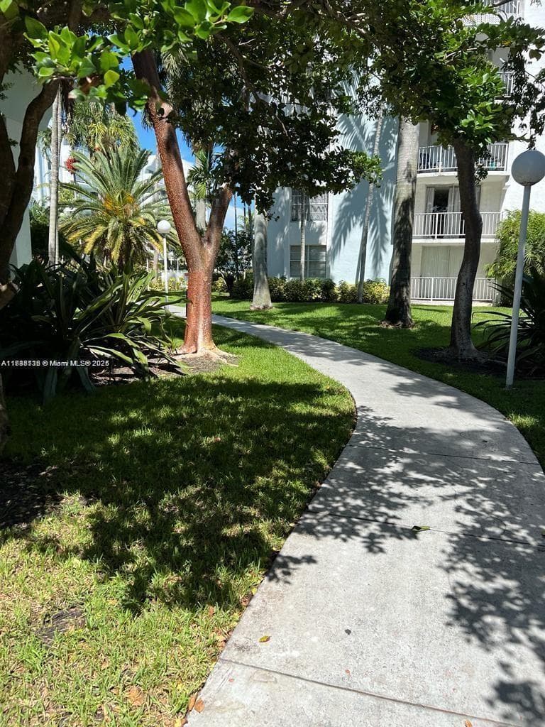 498 NW 165th St Rd # 407, Miami FL 33169 — 11