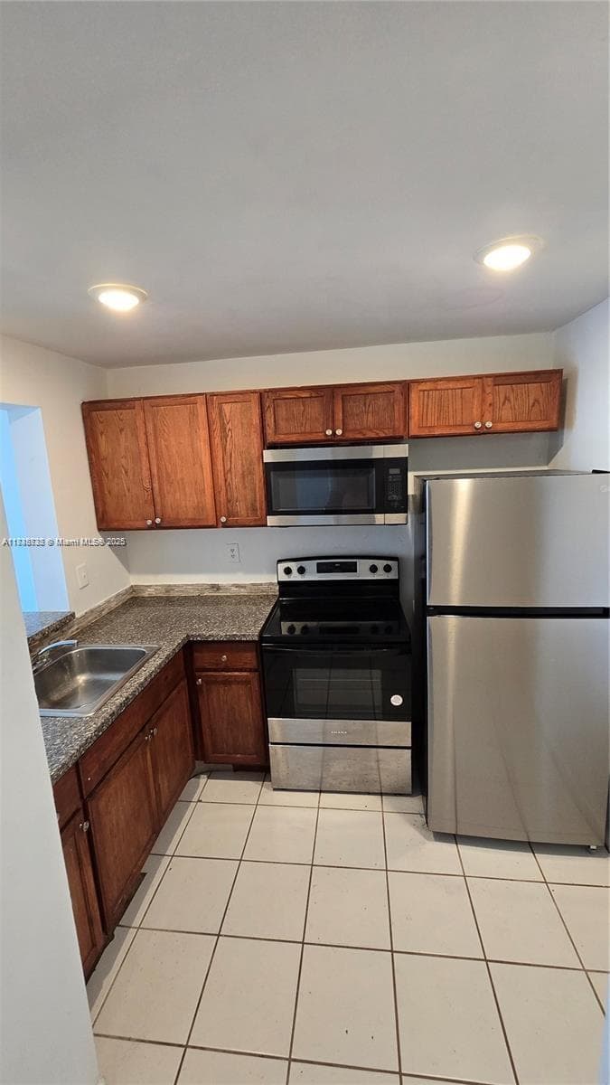 498 NW 165th St Rd # 407, Miami FL 33169 — 4