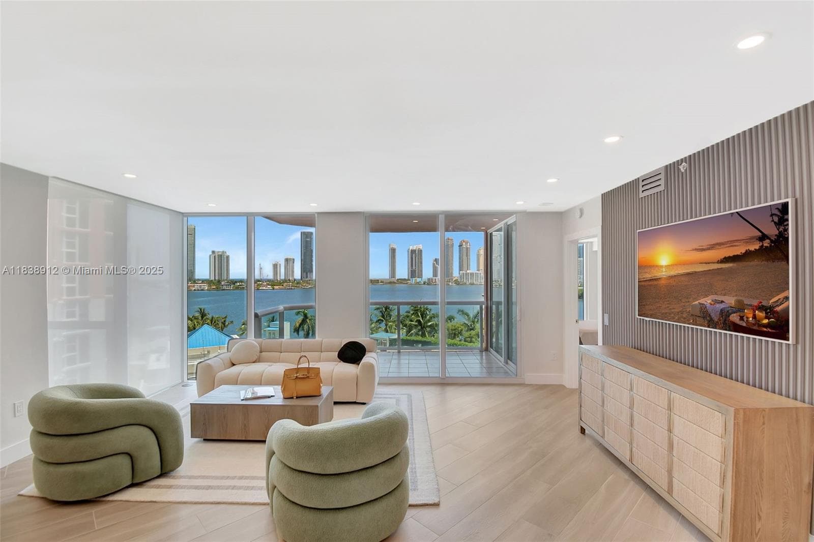 3370 Hidden Bay Dr # 812, Aventura FL 33180 — 2