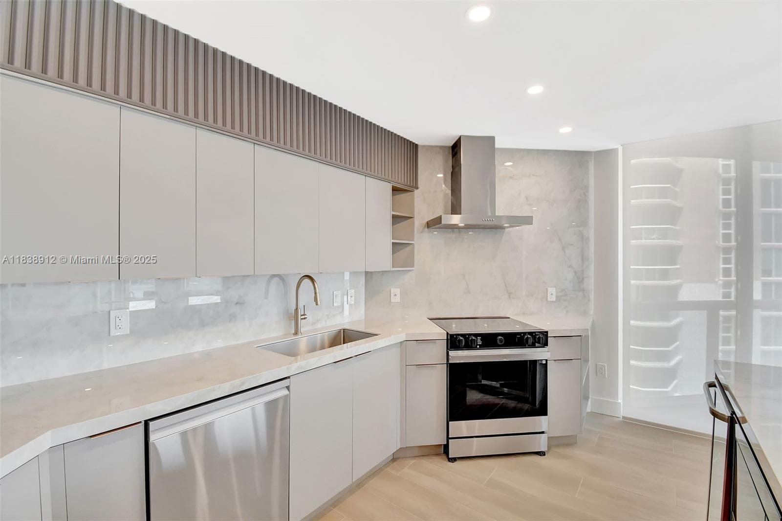 3370 Hidden Bay Dr # 812, Aventura FL 33180 — 12