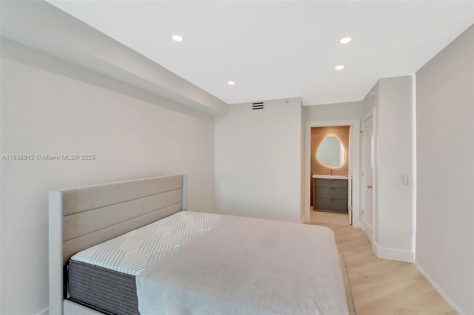 3370 Hidden Bay Dr # 812, Aventura FL 33180 — 16