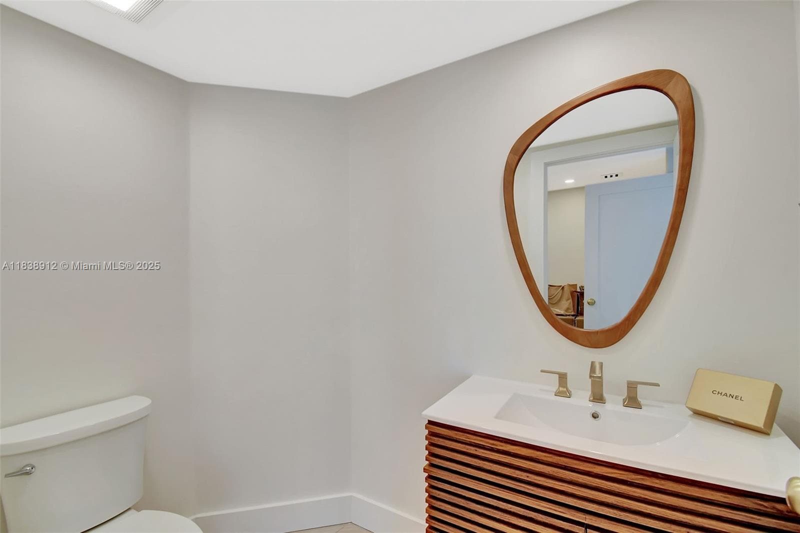 3370 Hidden Bay Dr # 812, Aventura FL 33180 — 21