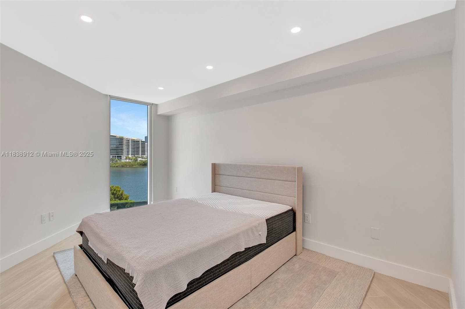 3370 Hidden Bay Dr # 812, Aventura FL 33180 — 14