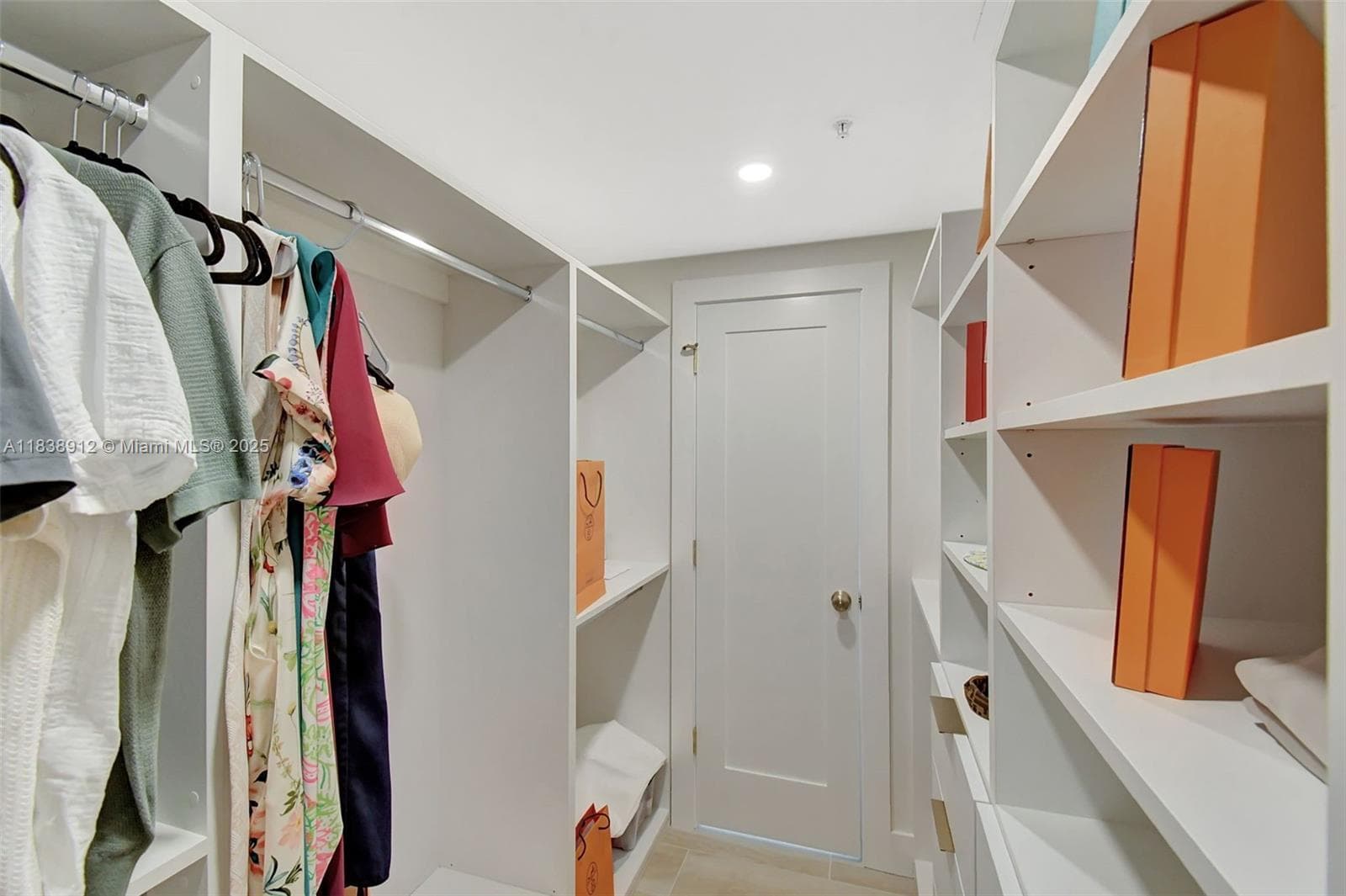 3370 Hidden Bay Dr # 812, Aventura FL 33180 — 33