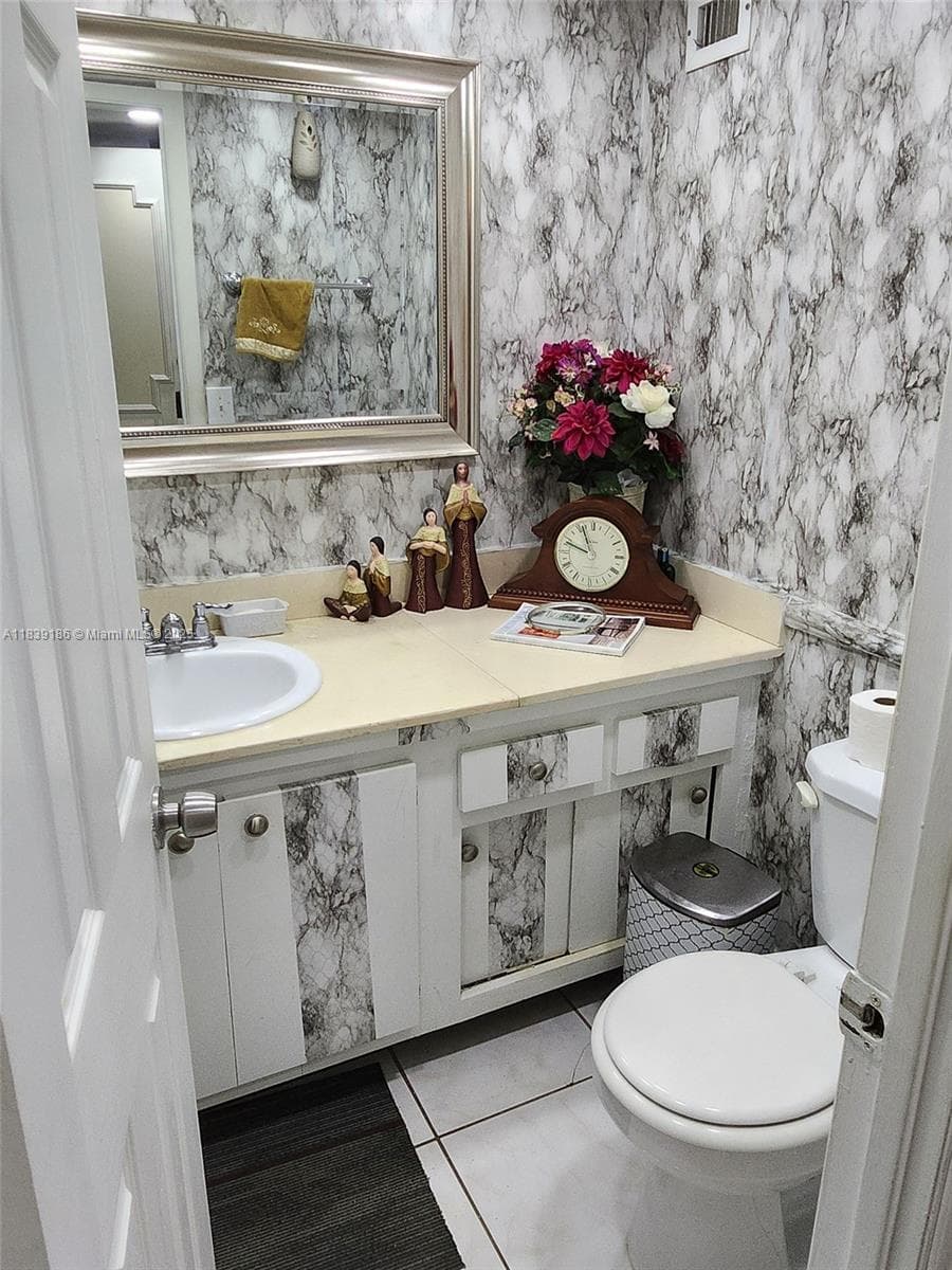 2750 NE 183rd St # 1701, Aventura FL 33160 — 10